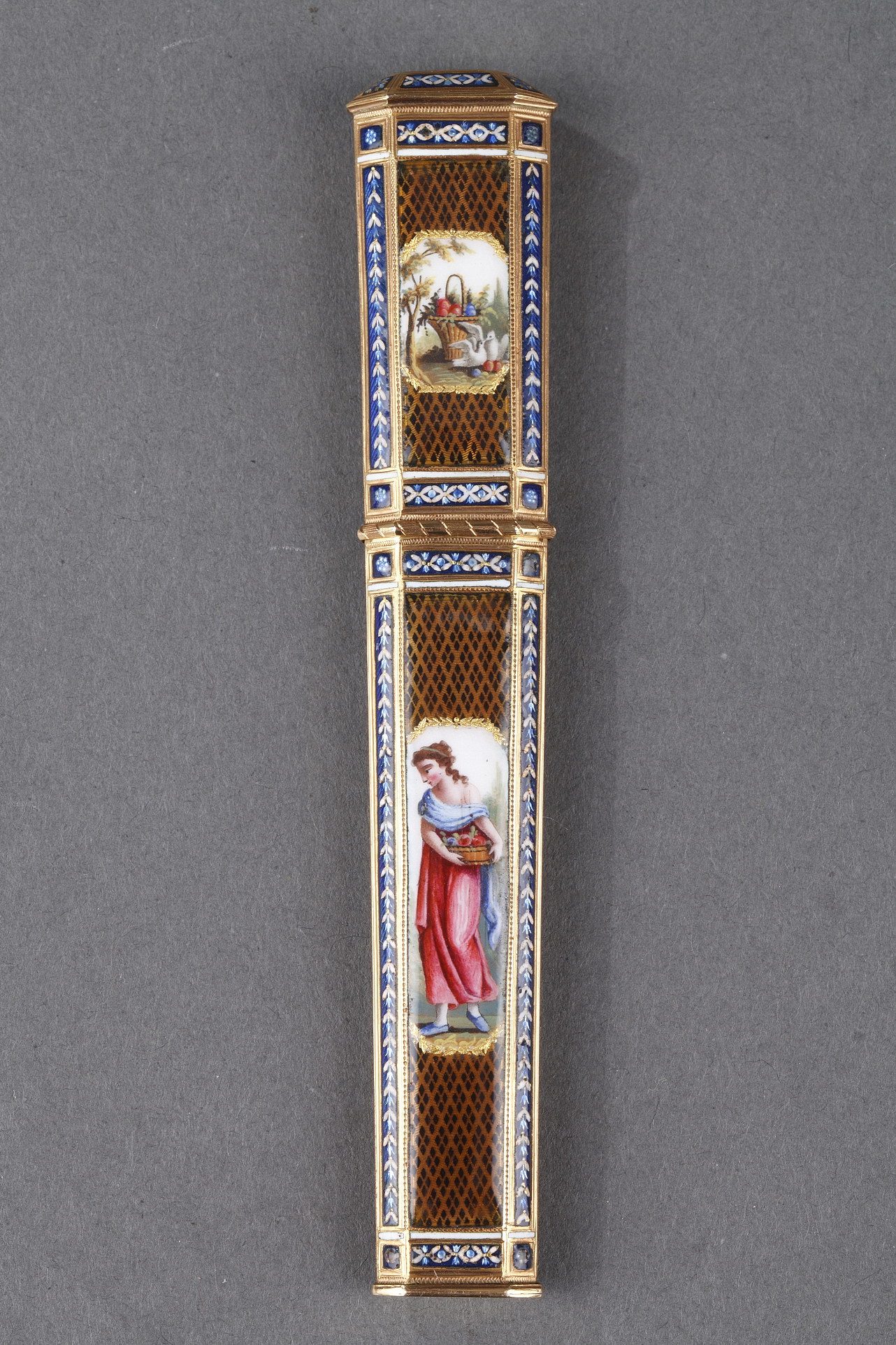 GOLD AND ENAMEL NEEDLE CASE, LATE 18TH CENTURY